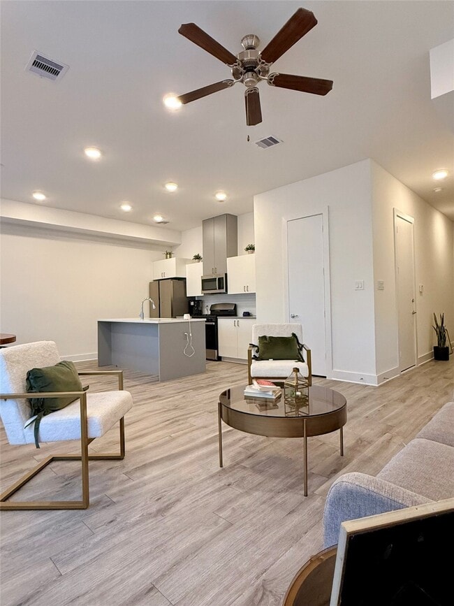 Foto del edificio - 9609 Habitat St