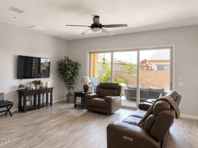 Foto del edificio - 2665 E Stacey Rd