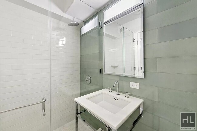 Building Photo - EAST 51ST STREET