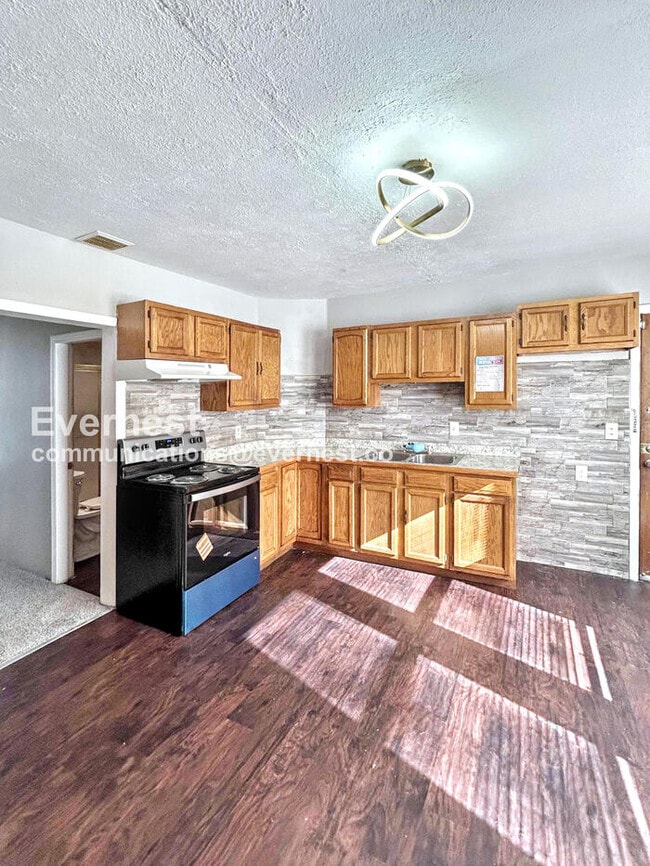 Building Photo - 3295 W 46th St