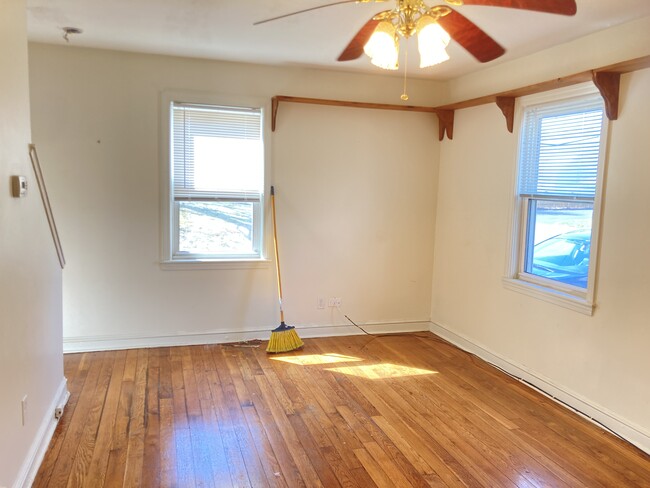 Building Photo - 25 Hemlock Rd