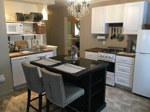 Building Photo - 856 Carter E St