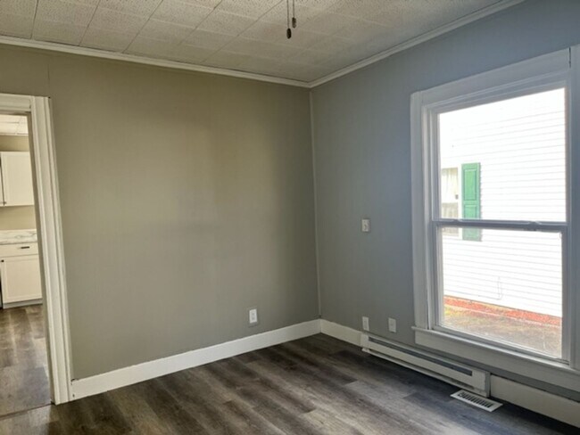 Building Photo - Single Family home downtown Frankfort