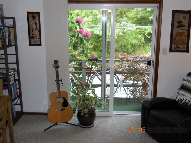 Living Room - 2836 SW Sam Jackson Park Rd