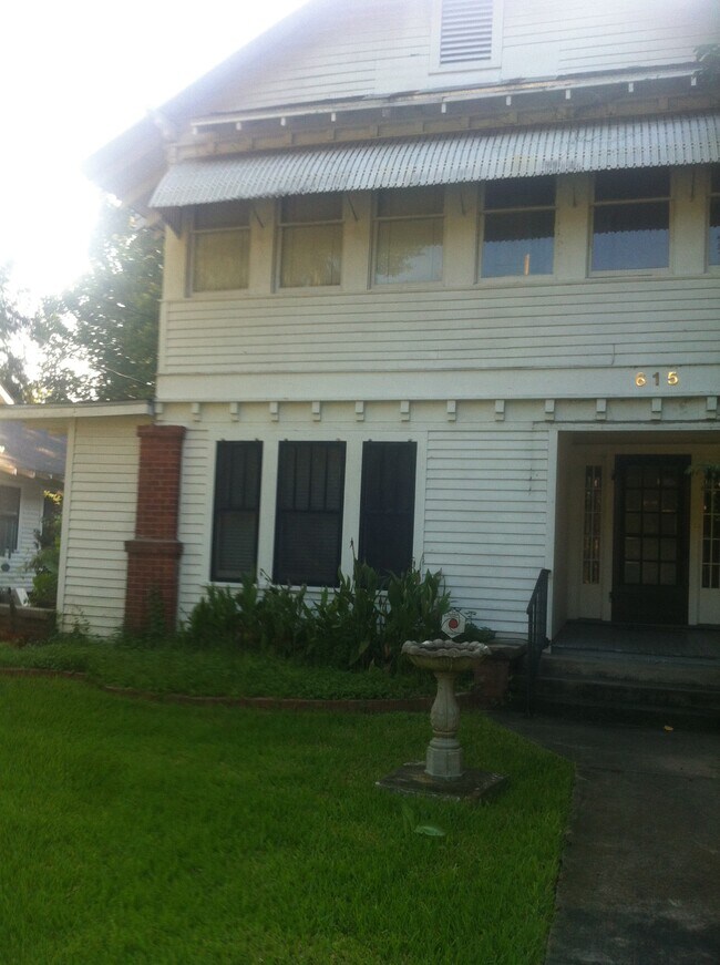 Building Photo - 615 Madison St