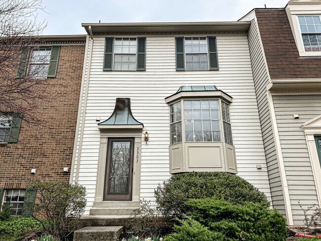 Building Photo - Open and Spacious 3 Bedroom 2.5 Bath Townh...