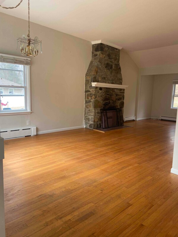 Foto del edificio - 1232 N Ridge Rd