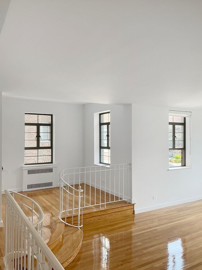 The Leslie — A Private Garden Enclave for the Modern New Yorker - The Leslie — A Private Garden Enclave for the Modern New Yorker Apartment