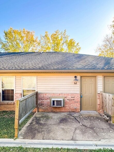 Building Photo - 100 Ballygar St