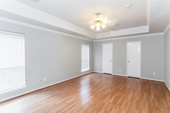 Building Photo - 15526 Oxenford Dr