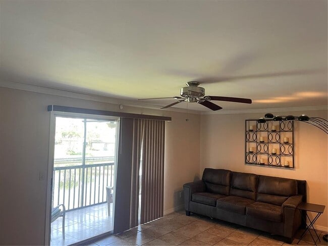 Foto del edificio - 6315 Newtown Cir