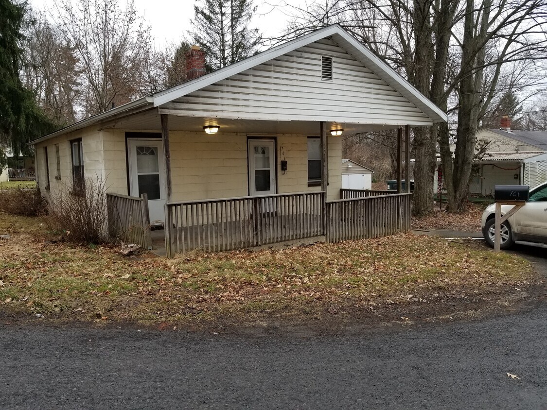 701 Topeka Ave, Westover, WV 26501 House Rental in Westover, WV