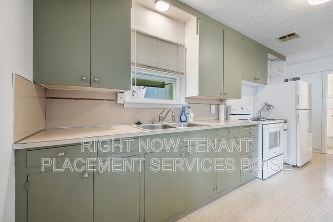 Building Photo - 2216 W Lemhi St