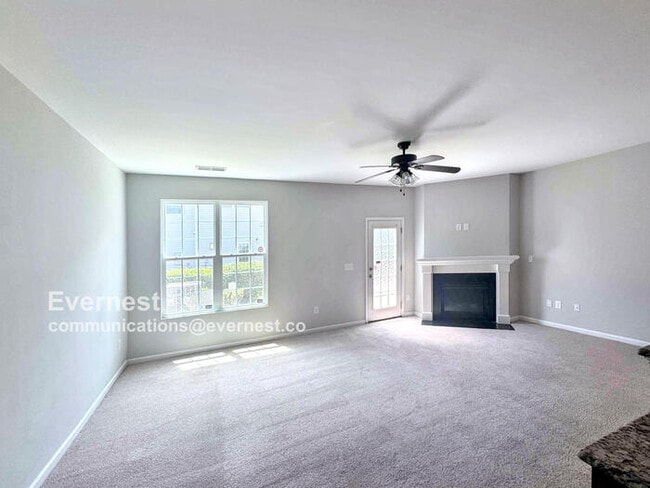 Building Photo - 1015 Skyler Ln