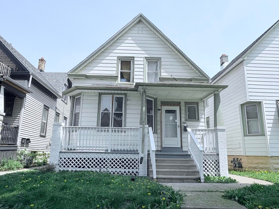 Foto principal - 2166 S 6th St