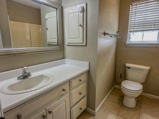 Building Photo - 3924 Heatherwoods Dr