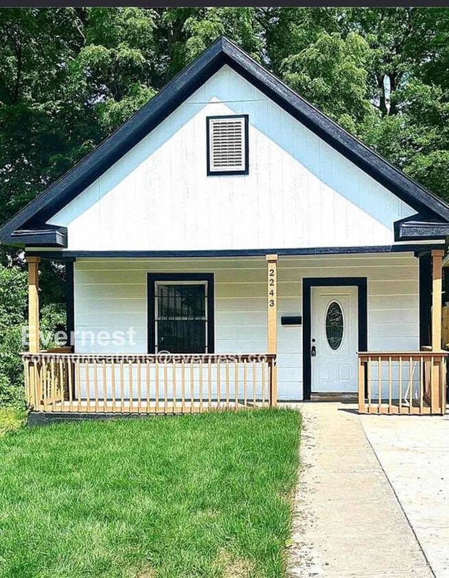 Primary Photo - 2243 Spruce Ave