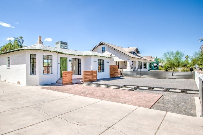 Building Photo - 322 N 17th Dr