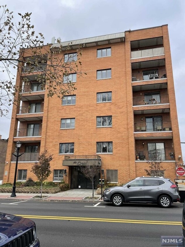 633 Palisade Ave Unit 3C, Cliffside Park, NJ 07010 Condo for Rent in