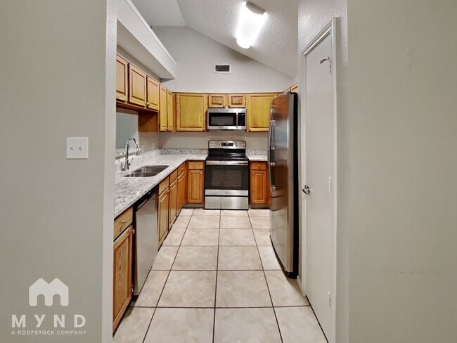 Building Photo - 2501 Whitehurst Dr