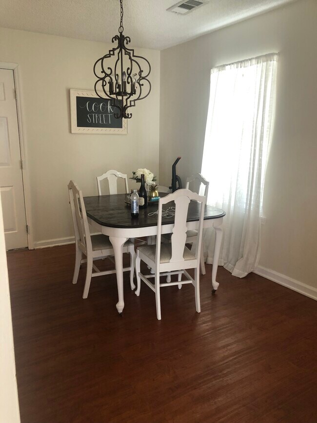 Comedor - 224 Cook St