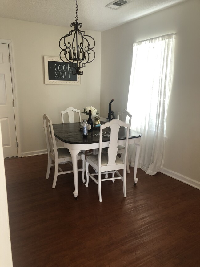Dining room - 224 Cook St