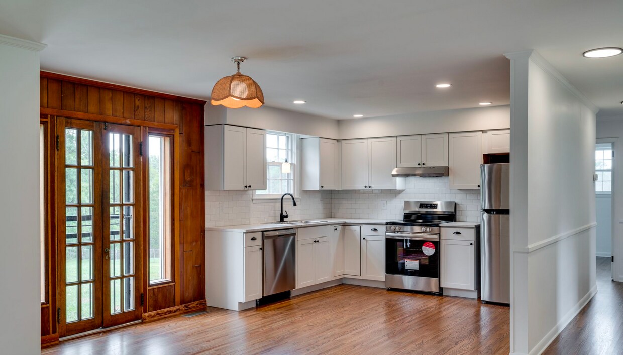 Primary Photo - 305 Rosehill Dr