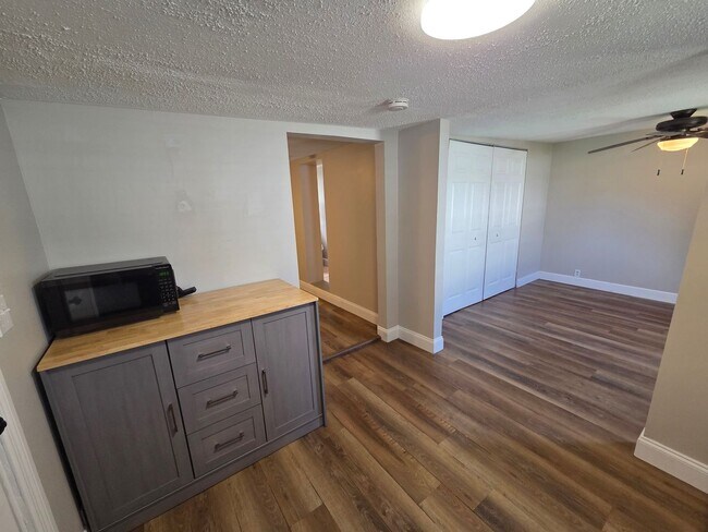 Foto del edificio - 1525 Oak Ave