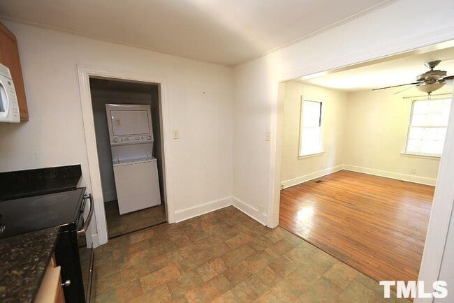 Building Photo - 1409 Sedgefield St