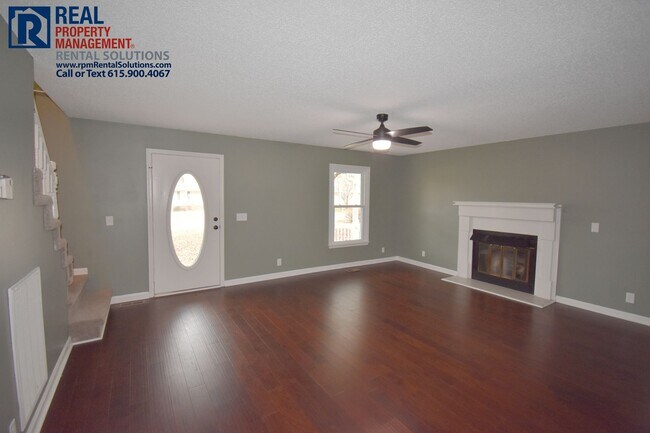 Foto del edificio - Large home in Smyrna with attached garage,...