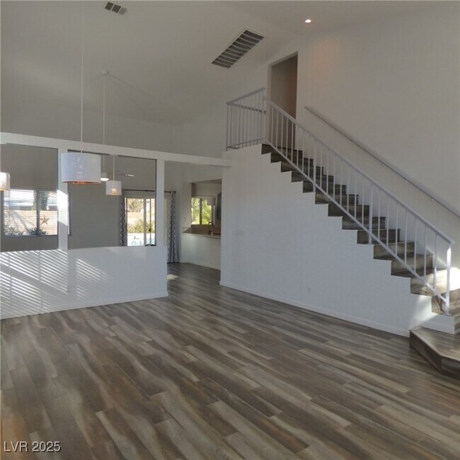 Building Photo - 31 Fantasia Ln