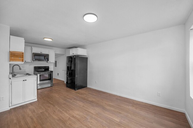 Building Photo - 13325 W 12th Ave