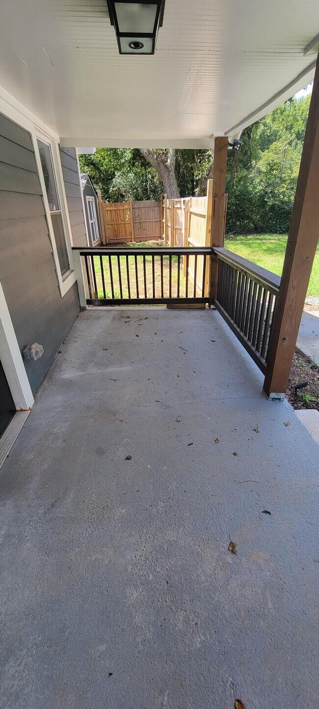 Building Photo - 410 Davis Heights Dr