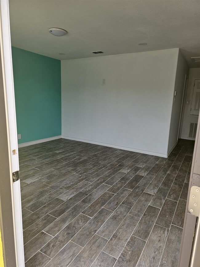 Building Photo - 4933 Franzetta St