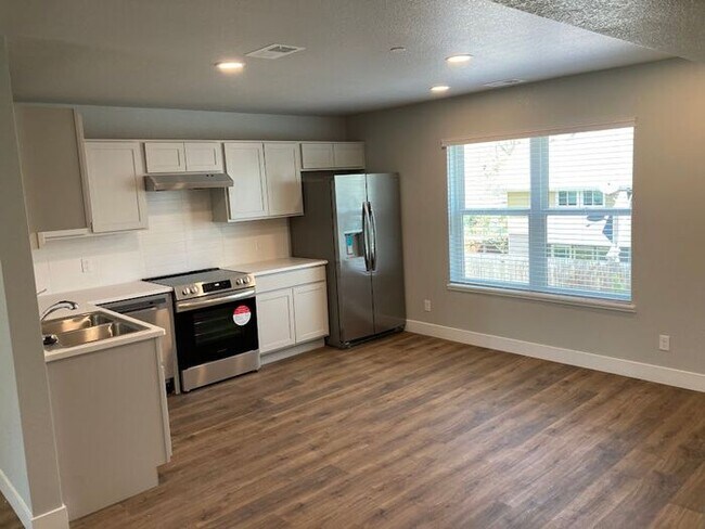 Building Photo - Brand New Condo in Central Fort Collins