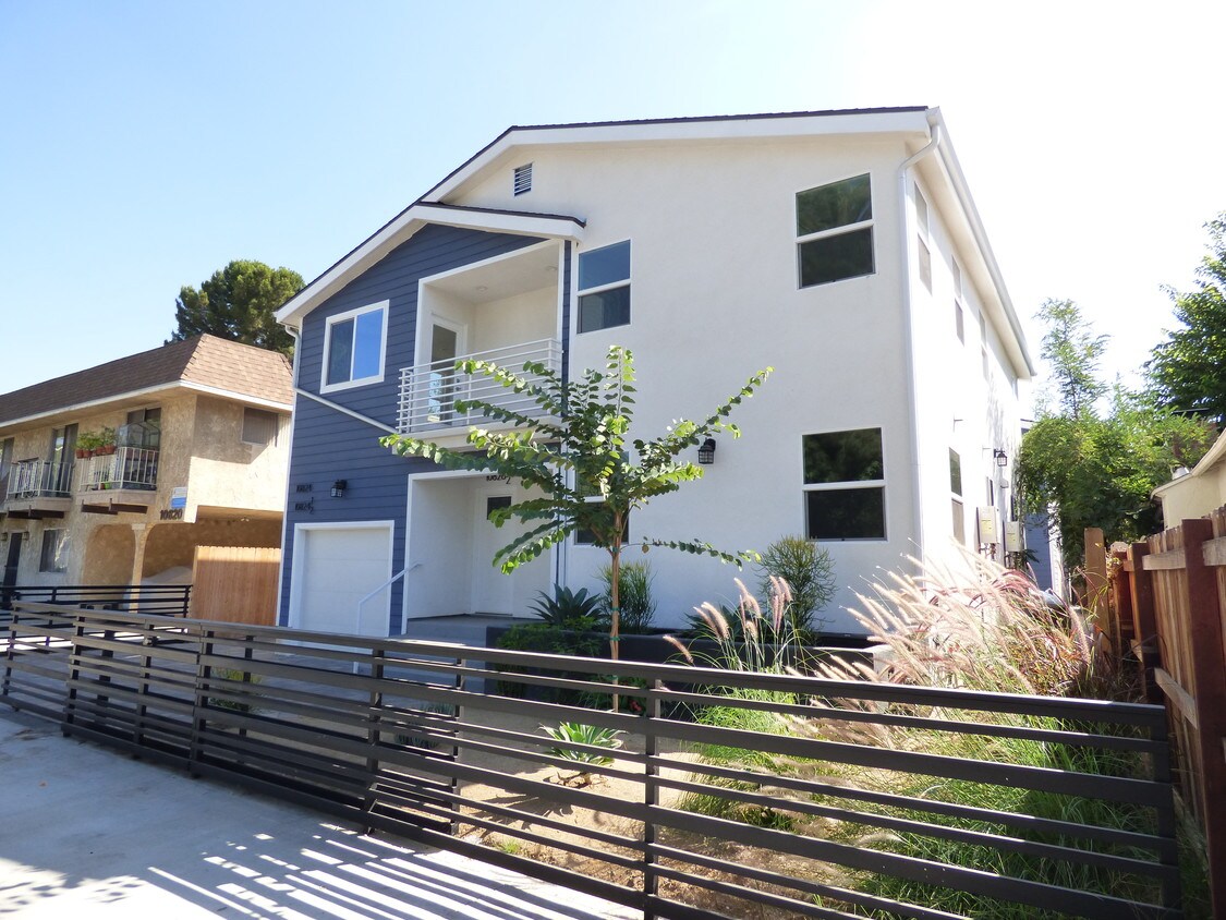 Foto principal - 10826 Morrison St
