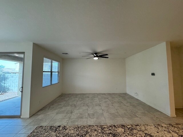 Foto del edificio - 21415 W Holly St