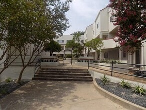 Building Photo - 2605 Enfield Rd