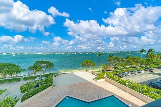 Building Photo - 5600 N Flagler Dr