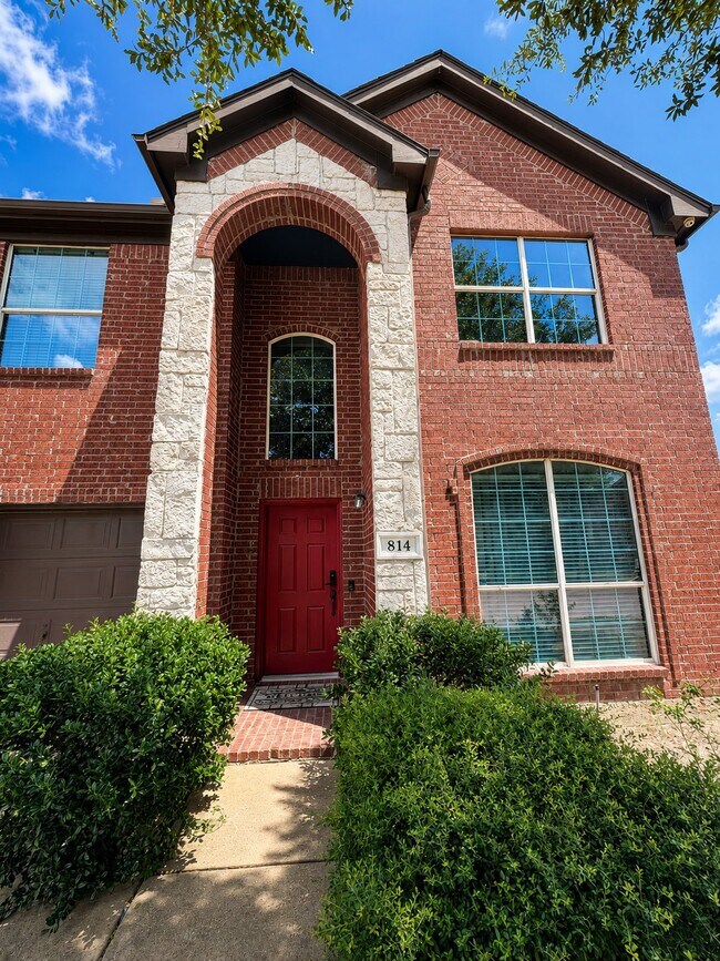Foto del edificio - 814 Honey Hill Dr
