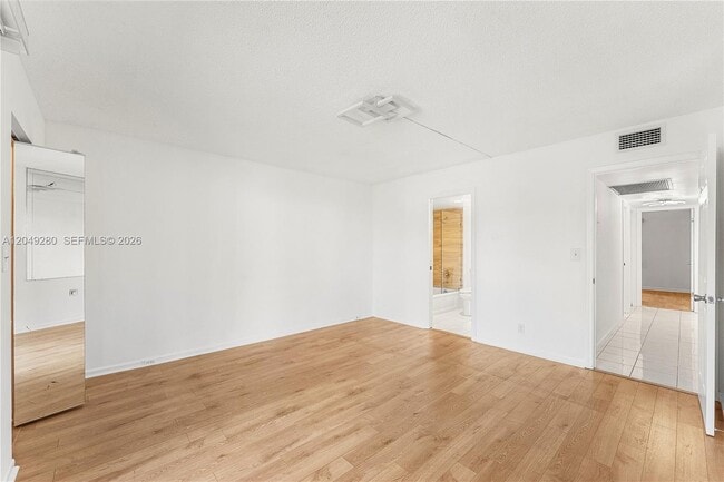 Building Photo - 4301 Martinique Cir