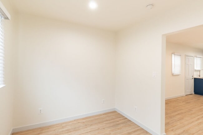 Foto del edificio - 1208 Daisy Ave