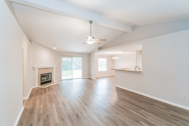 Building Photo - 552 Sparrow Branch Cir