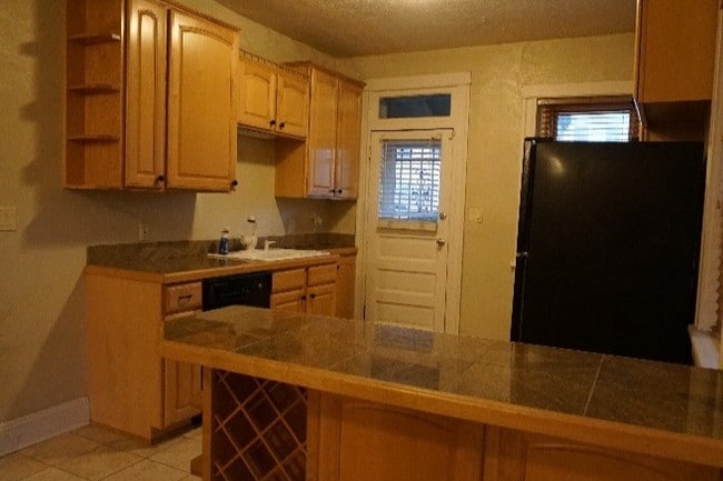 Kitchen - 1664 Vine St