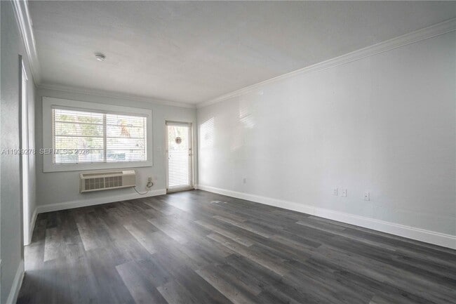 Building Photo - 7925 Hawthorne Ave