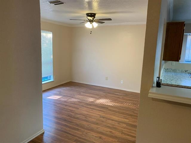 Foto del edificio - 5421 Meadow Vista Ln
