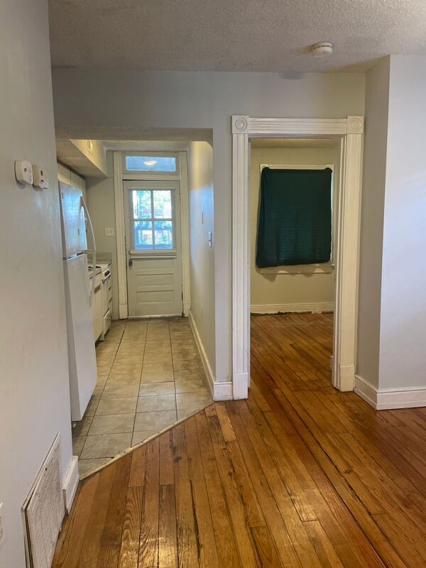 Building Photo - 2603-2605 Parkwood Ave