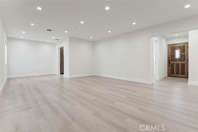 Foto del edificio - 13327 Strathern St