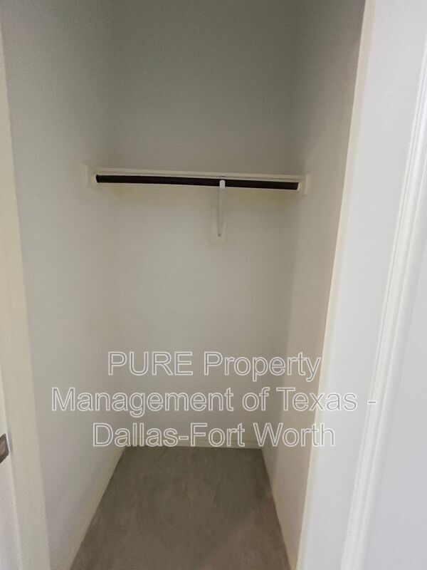 Building Photo - 1918 Timber Oaks Dr