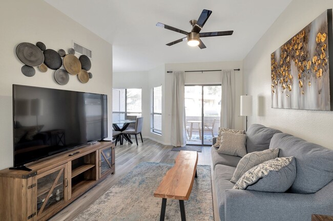 Building Photo - REMODELED/FURNISHED 1 Bed Condo in PRIME L...